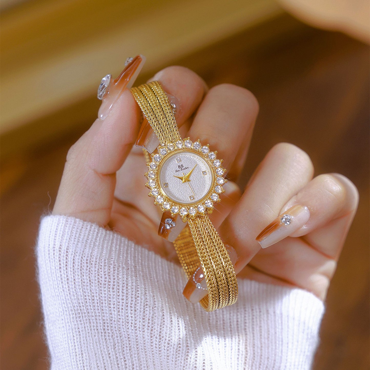 Light-Luxury Sun-Patterned Gesang Flower Watch for Women