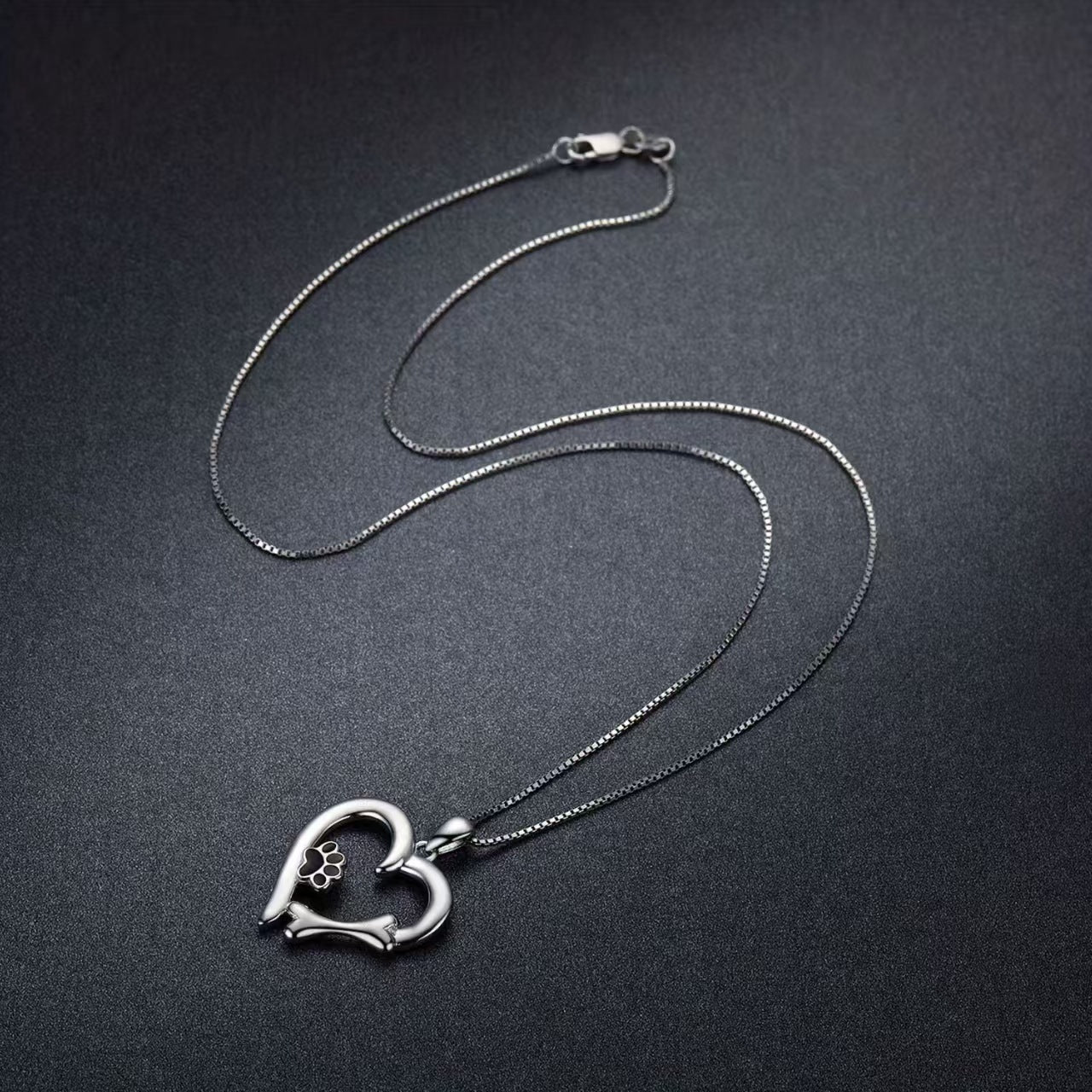 Simple Heart-Shaped Pendant Necklace – Perfect for Pet Lovers