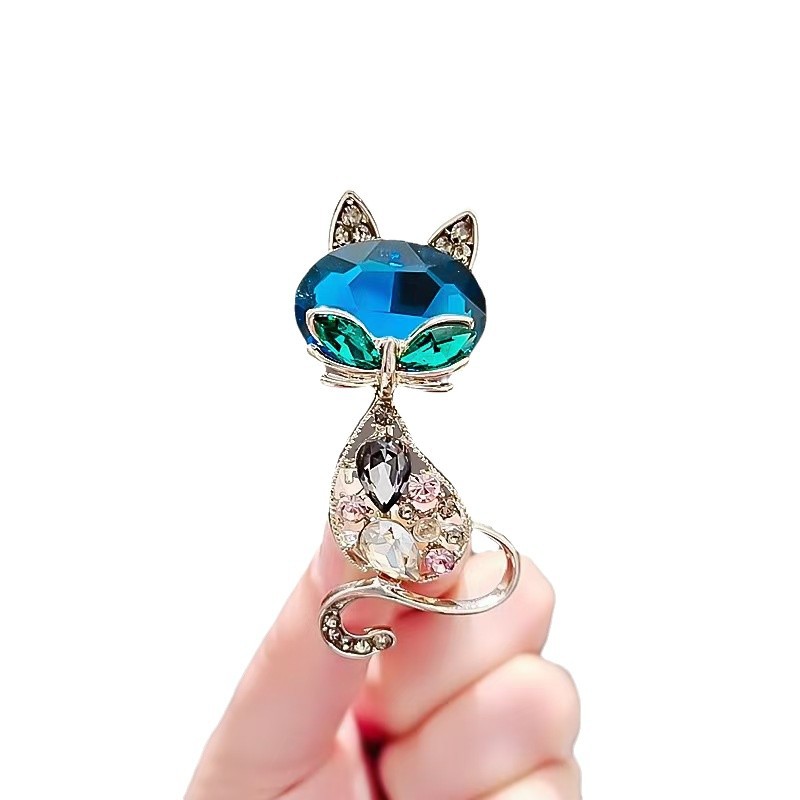 High-end Diamond-inlaid Metal Alloy Brooch – Elegant Jewelry