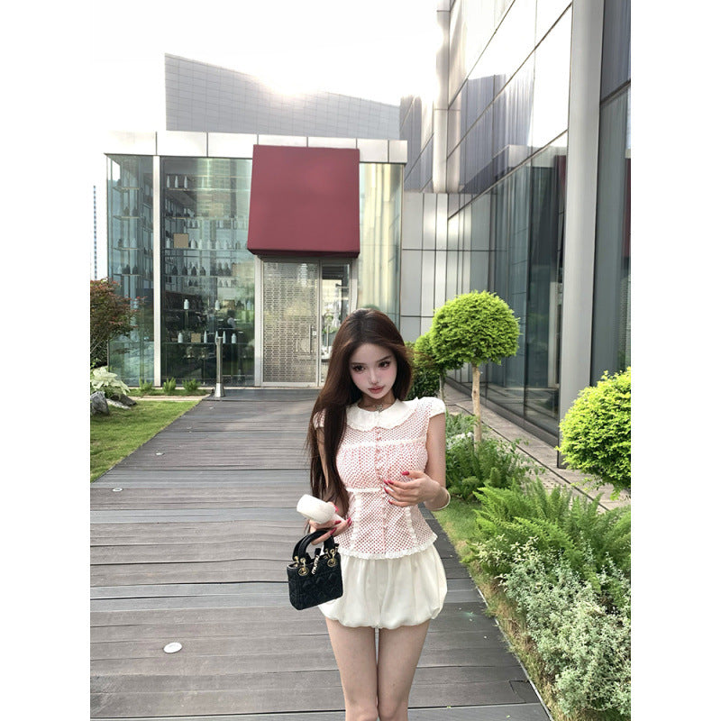 A sweet and youthful polka dot doll shirt and shorts