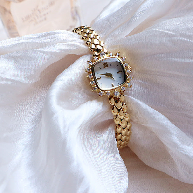 Women’s Niche Vintage Thin-Chain Watch – Timeless Design
