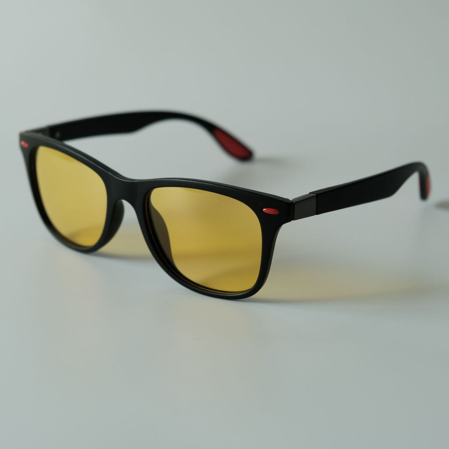 Color-changing Mirror Polarizer Advanced Sense