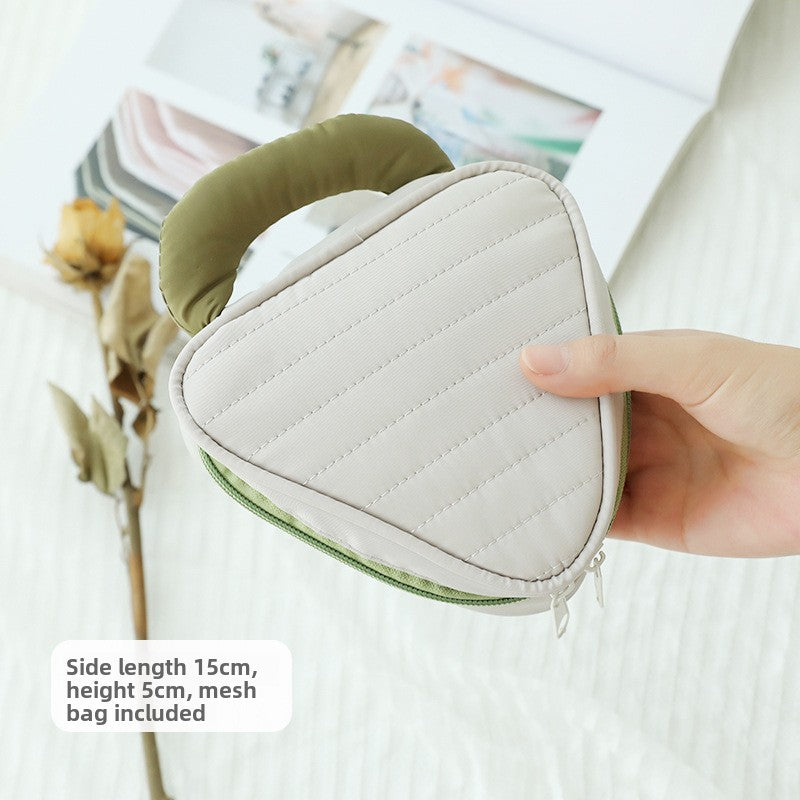 Contrasting color makeup bag