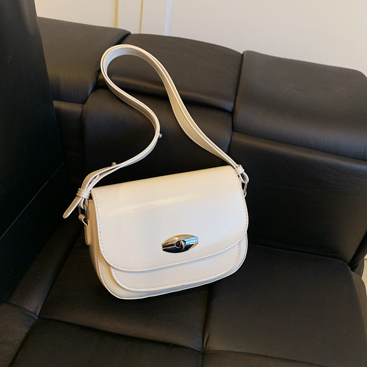 Crossbody saddle bag