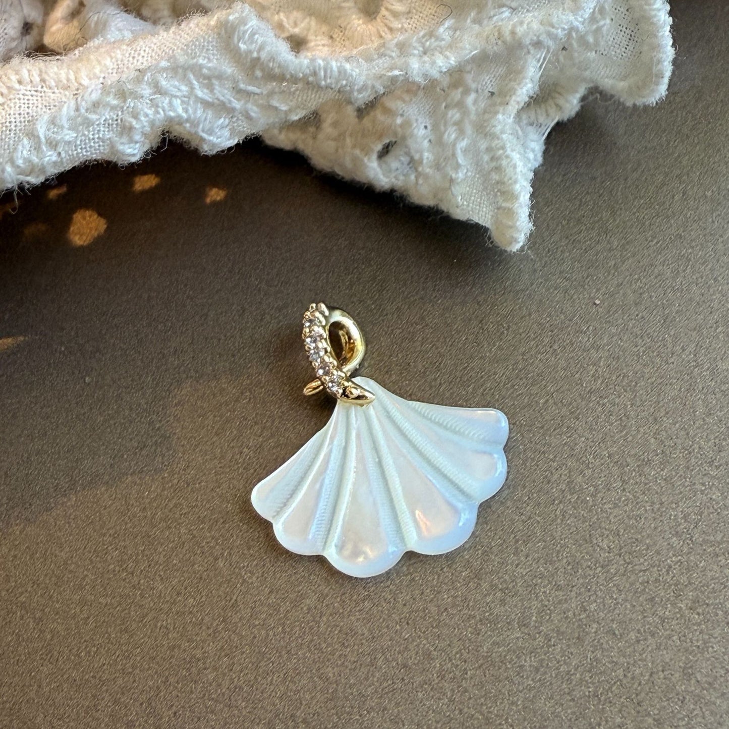 Detachable Pearl Necklace with Natural Stone Pendant