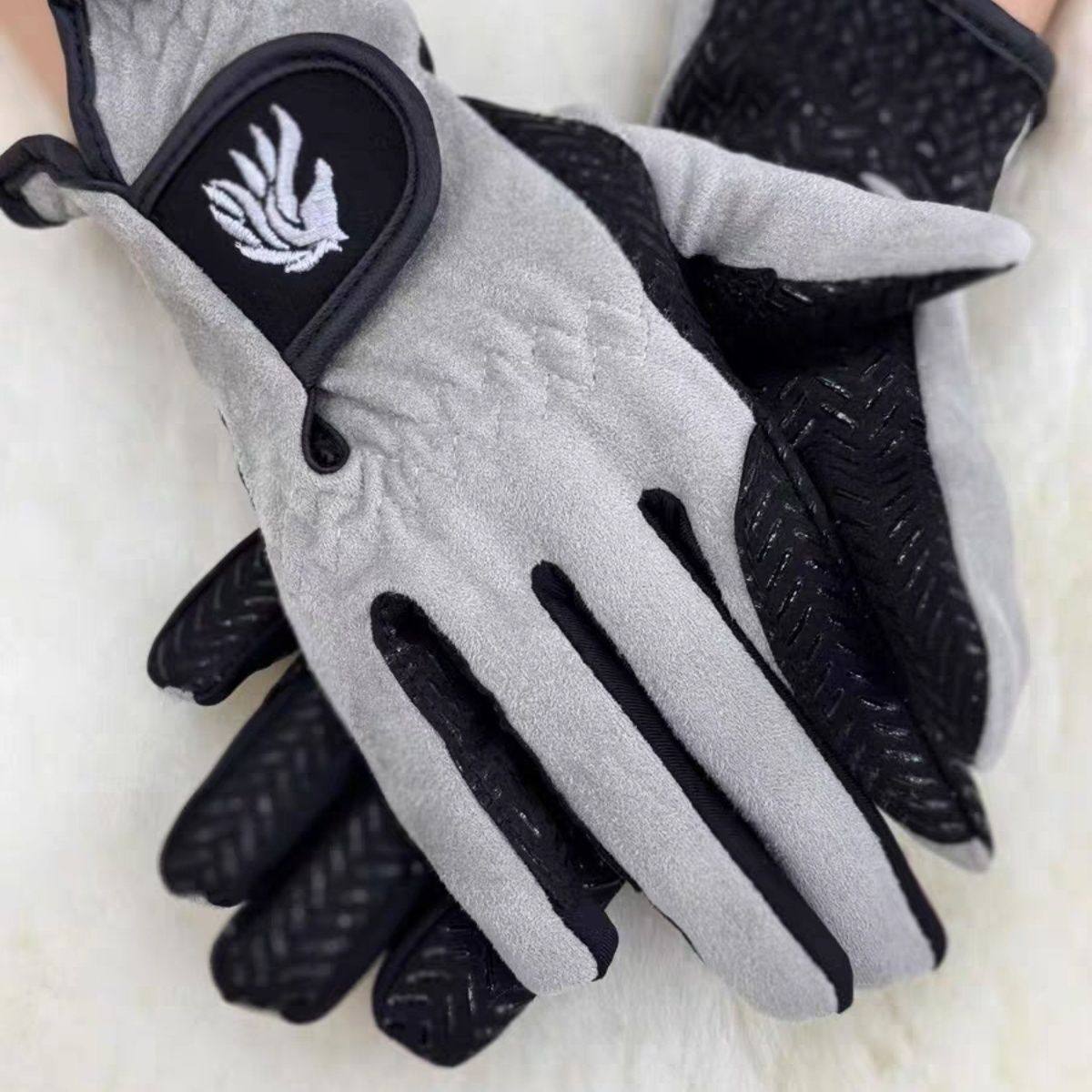 Equestrian gloves