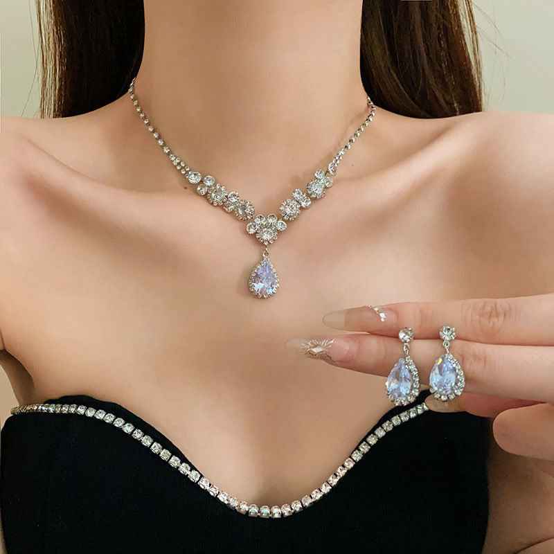Exquisite diamond-set drop pearl necklace