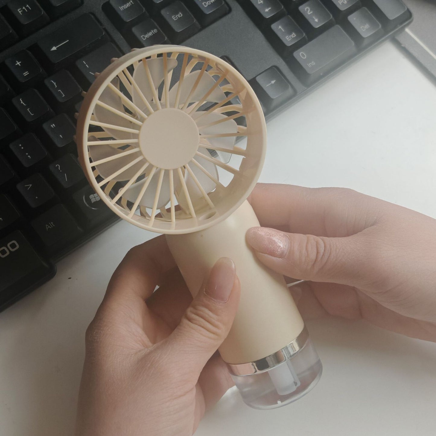 Handheld mini fan