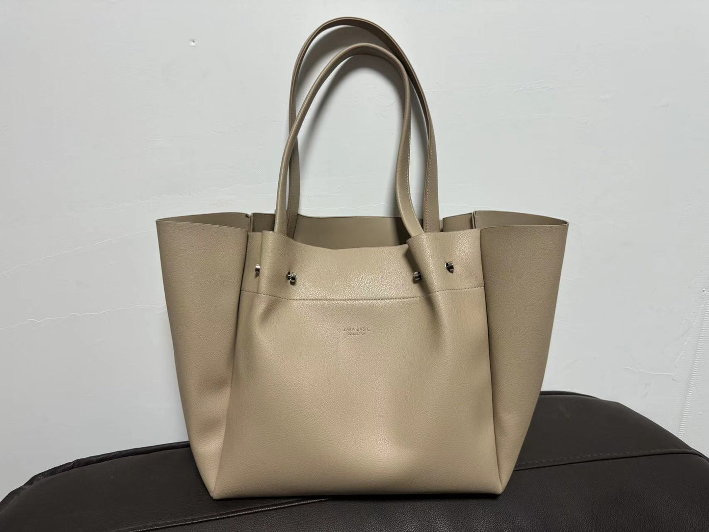 Large-capacity hand-held tote bag