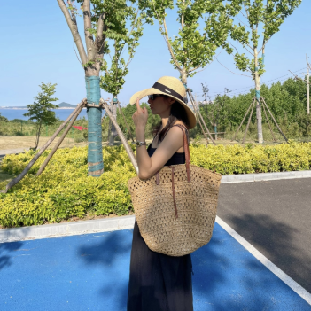 Large-Capacity Woven Straw Bag