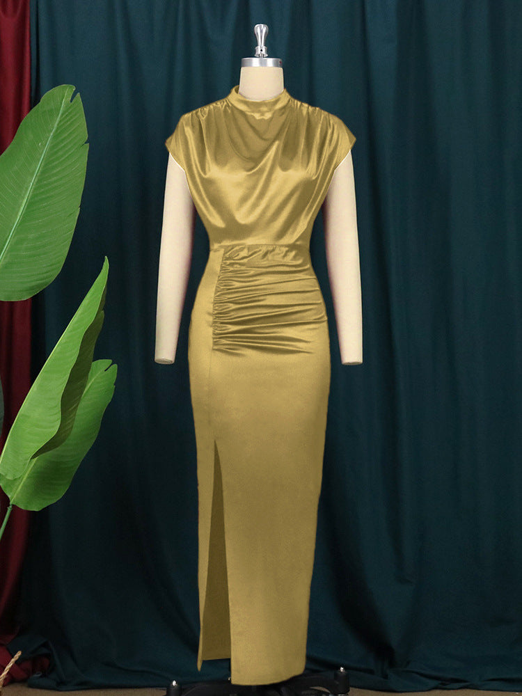 Long dress in solid color formal dress style