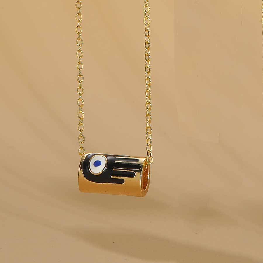 pendant necklace