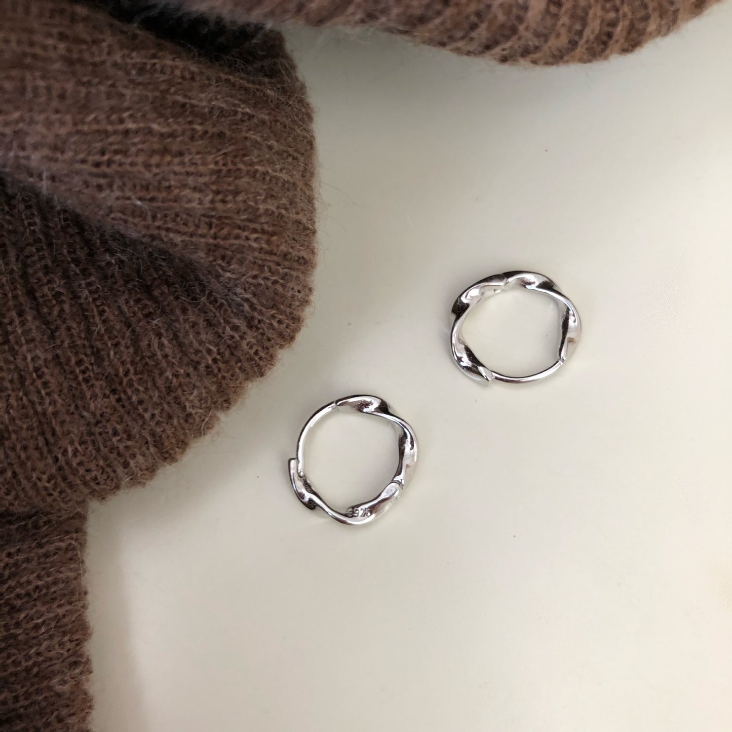 Simple small ear buckle