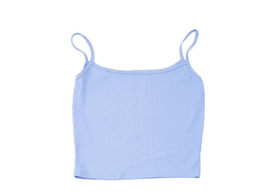 Solid-color short bandeau top makes the figure look slimmer