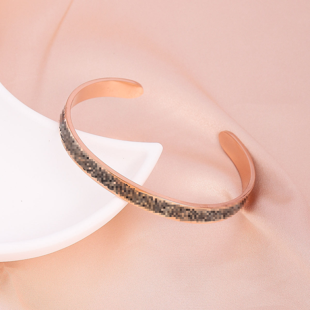 Stylish and versatile Arabic open bracelet