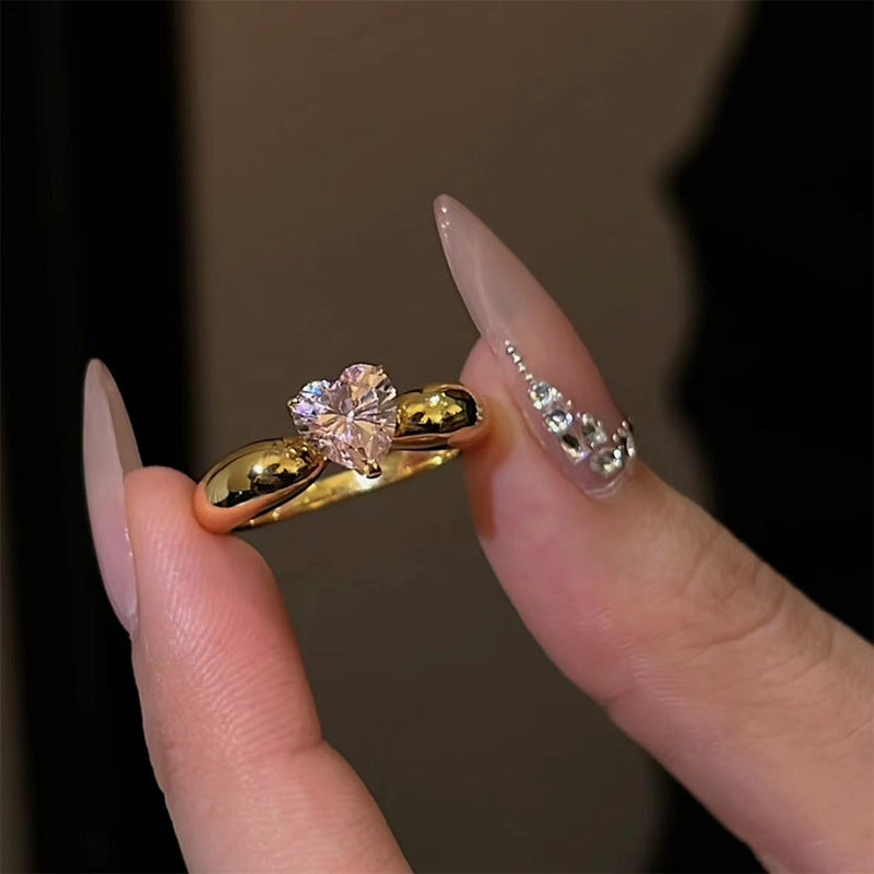 Super dazzling and exquisite heart-shaped ring