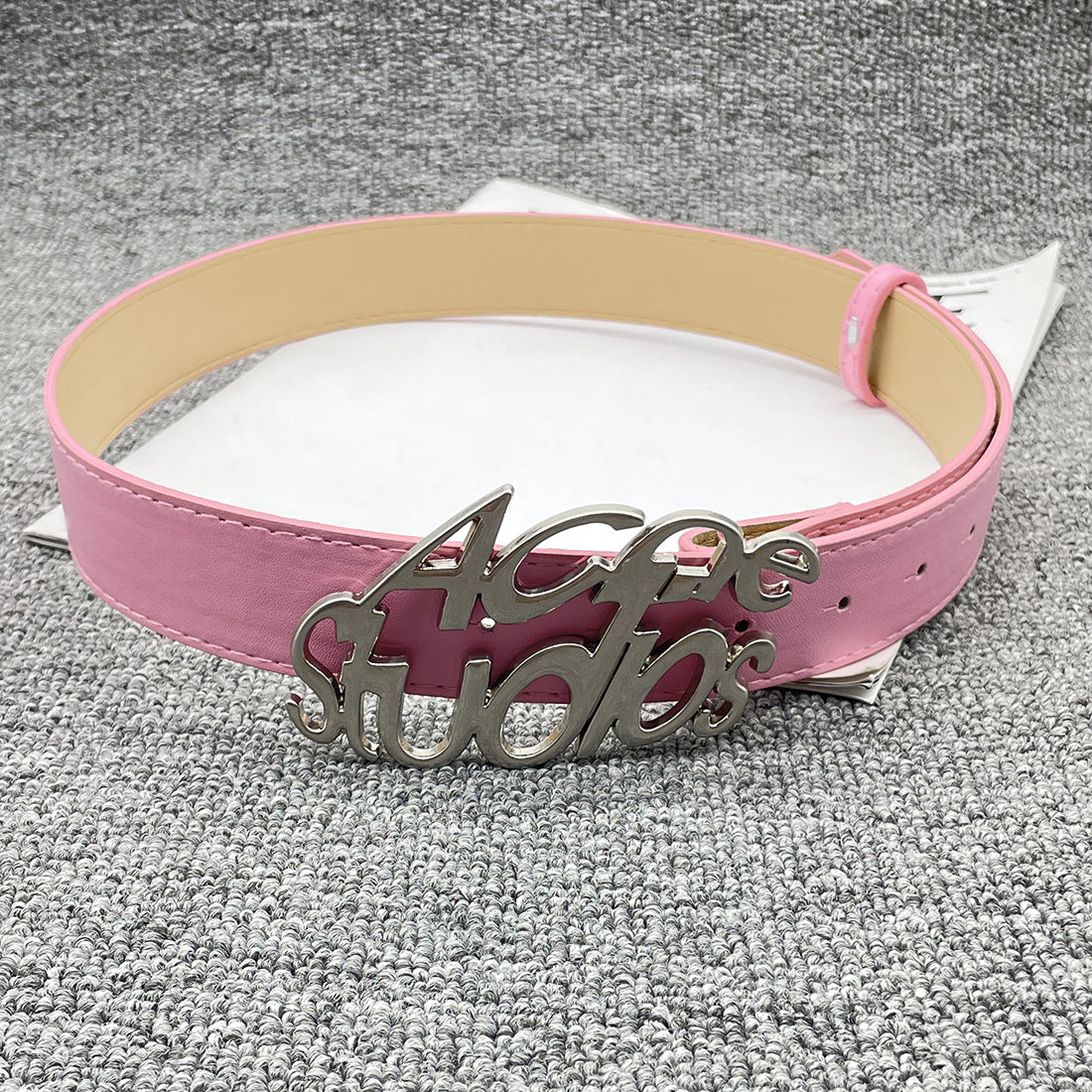 Versatile belt with premium letters