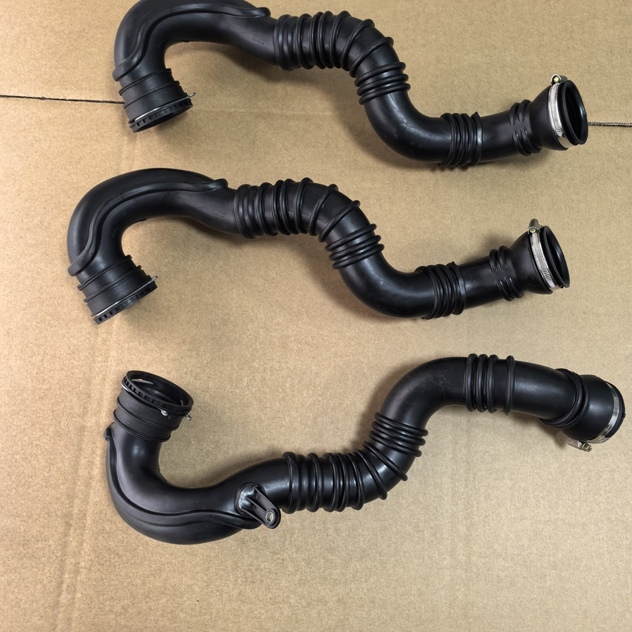 13265280.1302123 Suitable for Opel Athar J. Vauxhall intake pipe