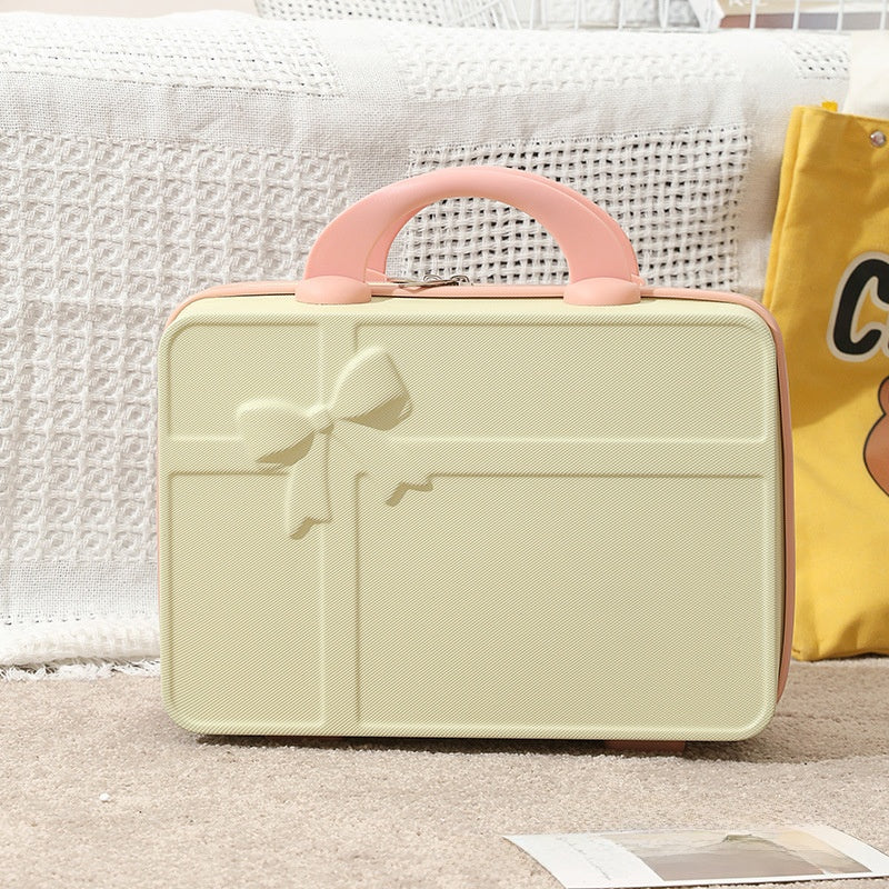 14-inch handbag for fashionable makeup
