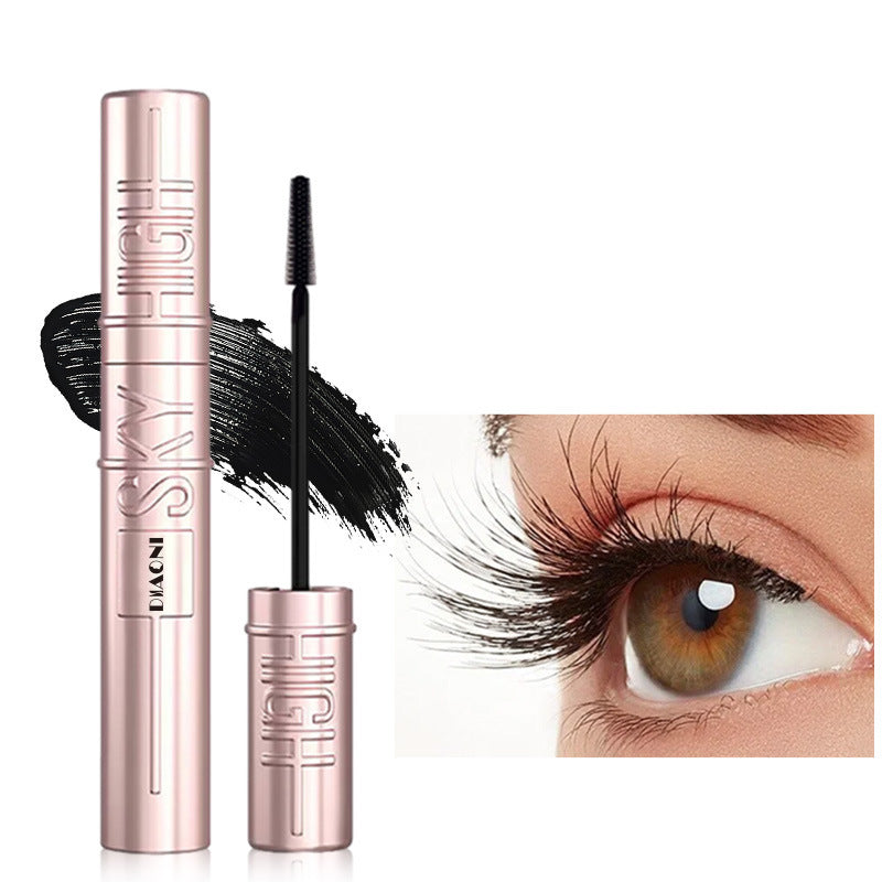 Thick and curled mascara