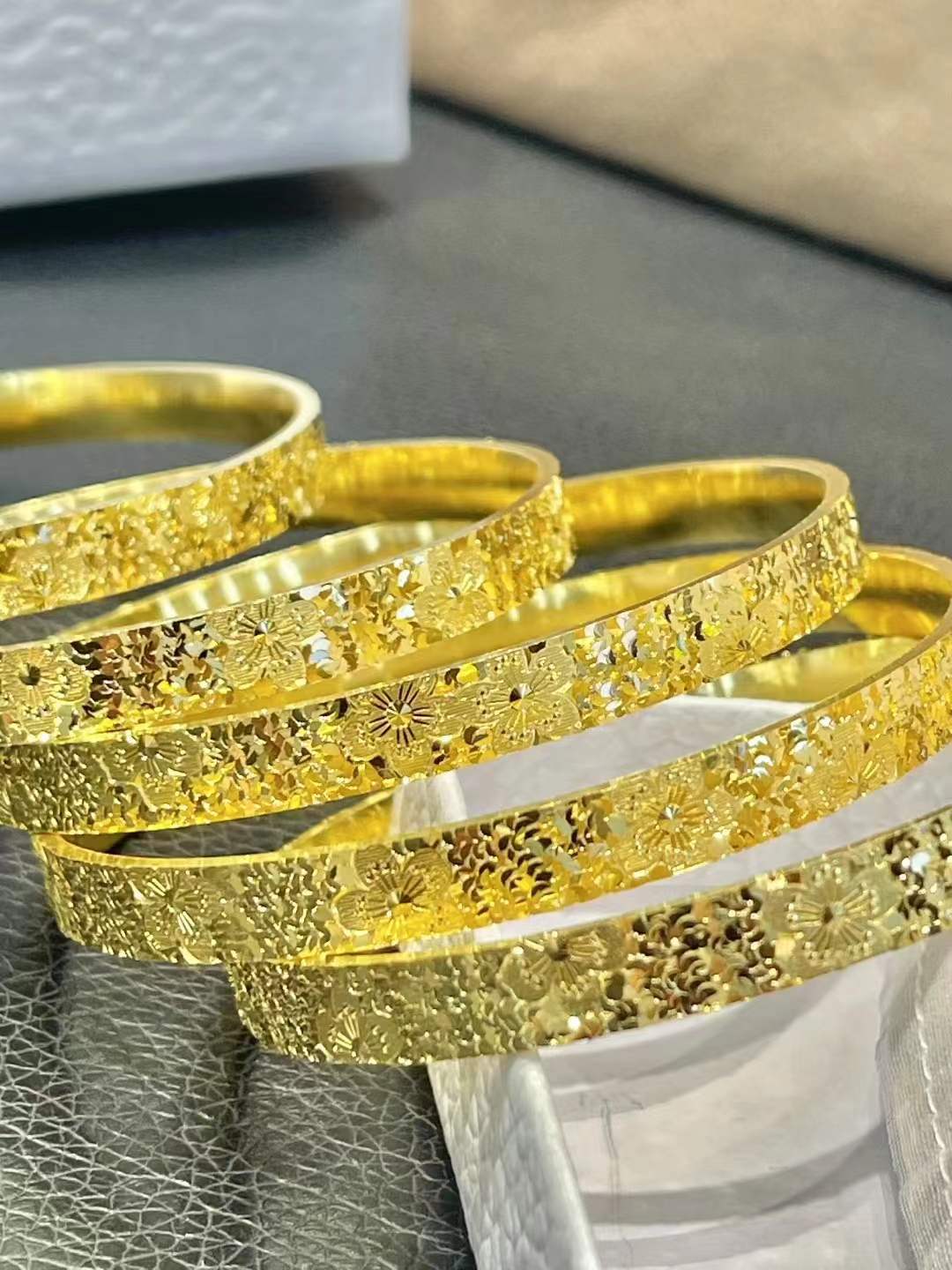 18K Gold Crushed Ice Crystal Bracelet