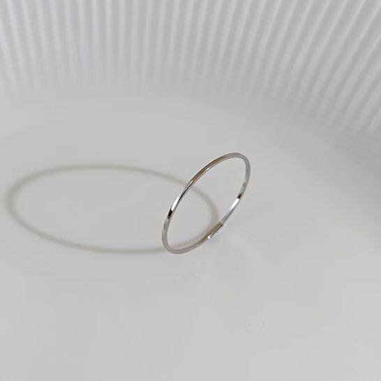 18K Gold Ultra-Thin Smooth Ring