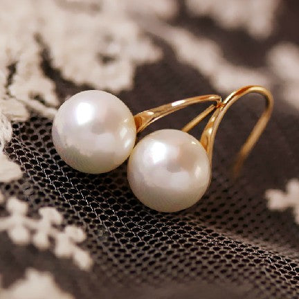Simple Pearl Earrings for Women – Timeless and Chic Design