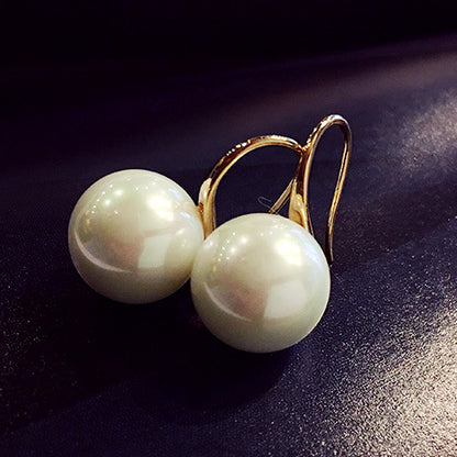 Simple Pearl Earrings for Women – Timeless and Chic Design