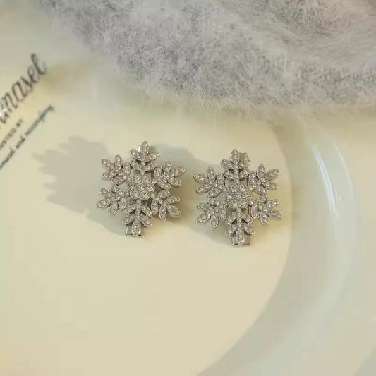 Crystal Snowflake Pearl Hair Clip – Sweet Winter Hair Accessory