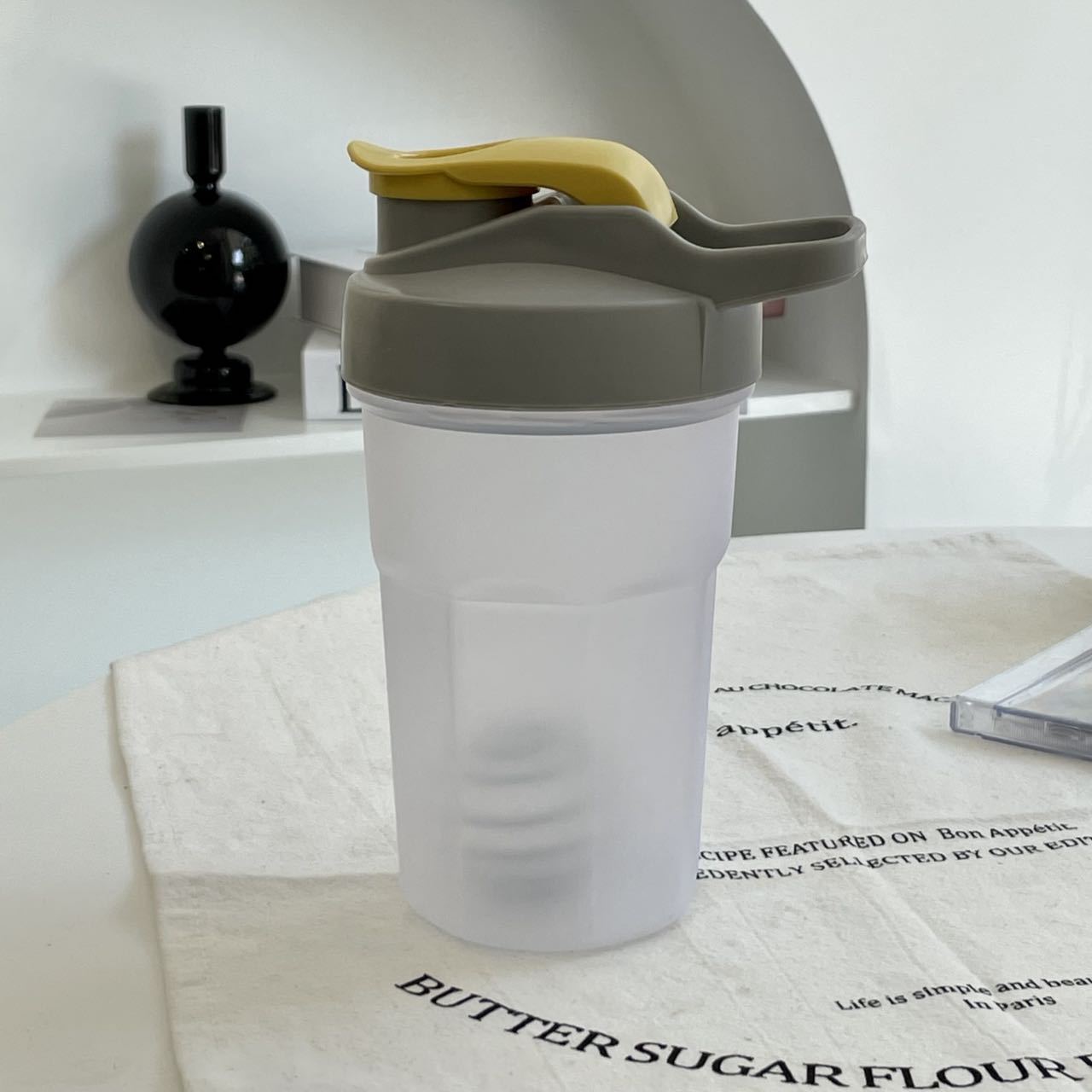 400ml Portable Shaker Cup for Protein Mixing