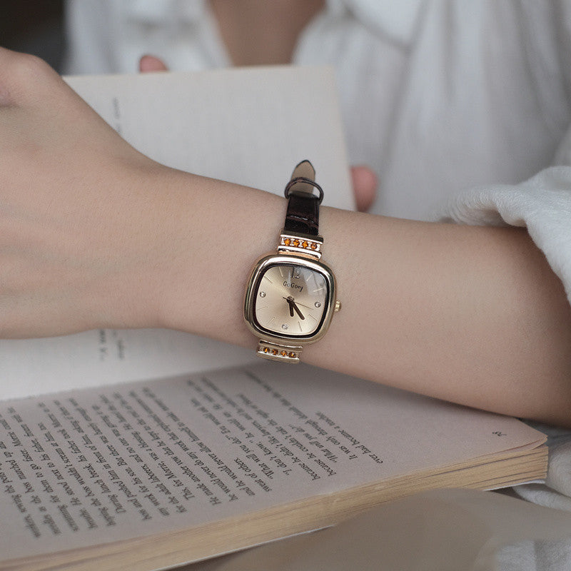 Retro-Style Womens Watch with Minimalist Square Dial