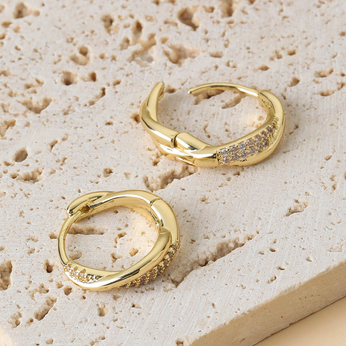 Elegant and Fashionable Earrings for Women Simple Classy Look