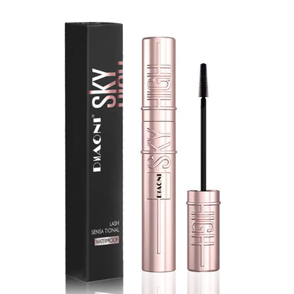 Thick and curled mascara