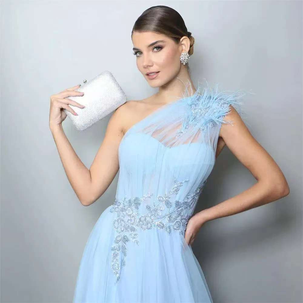 Blue One-Shoulder Feather Wedding Dress – Elegant Bridal Gown
