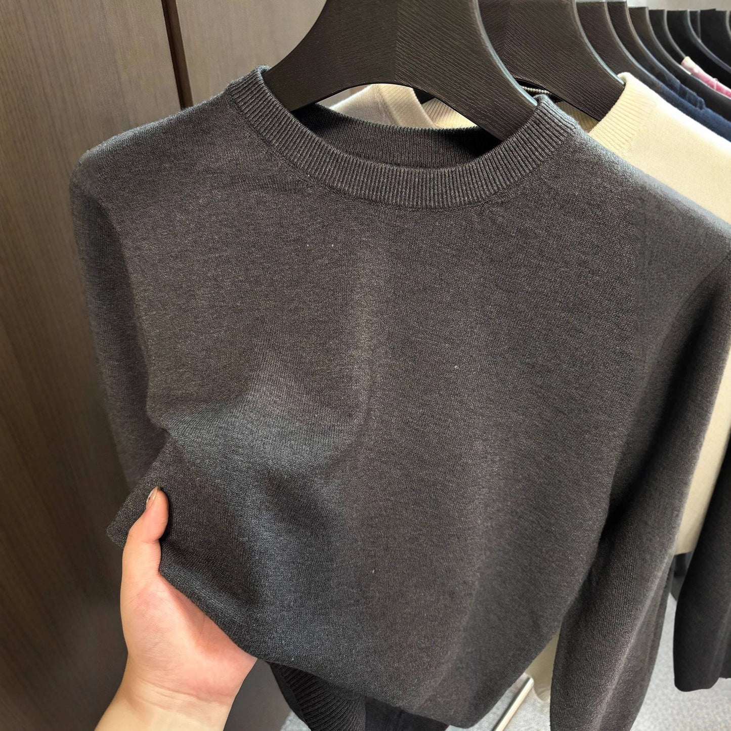 Crew-neck Casual Long-sleeve Knit Shirt – Solid-color Design