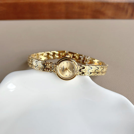 Buy Refined Womens Watch for the Modern Niche Woman
global swanky 3