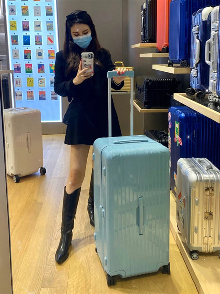 Large Capacity Travel Suitcase with Universal Wheels Global Swanky 02