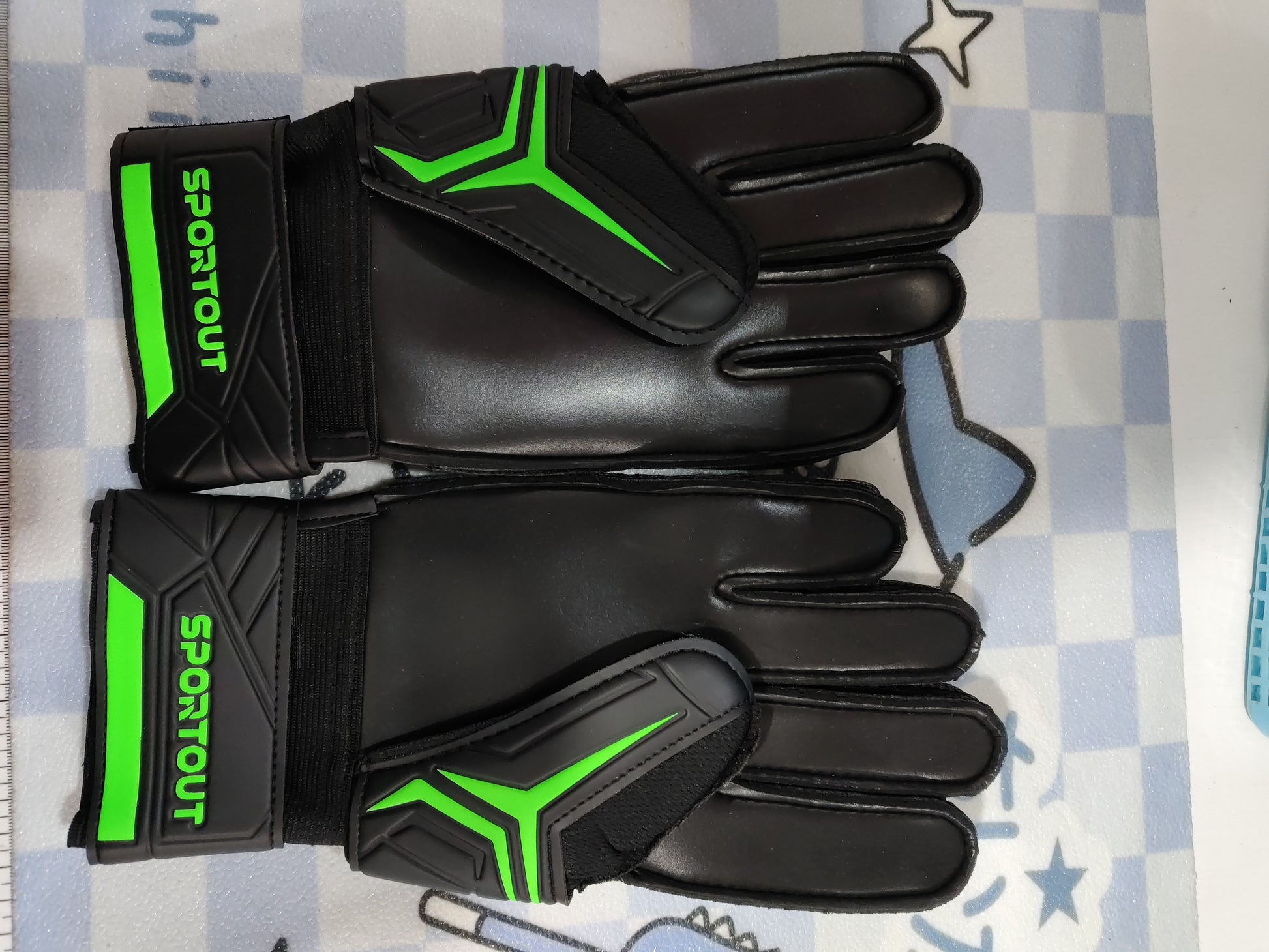  Professional Latex Anti-Slip Gloves with Finger Protection
global-swanky 3