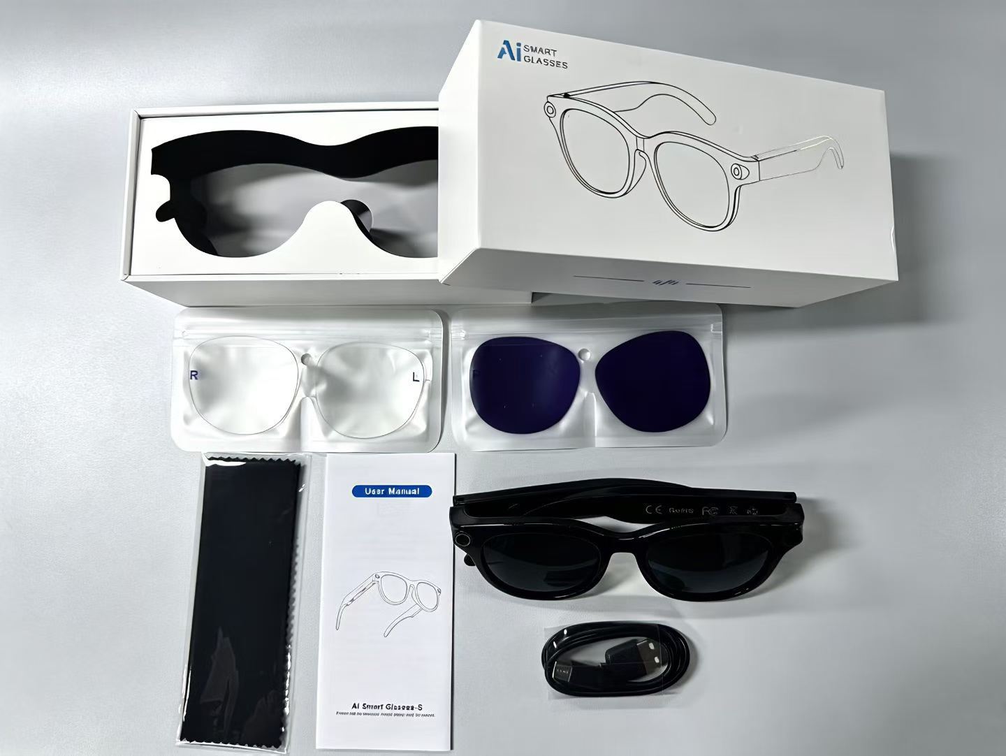 Smart Camera Glasses with AI Translation for Travel and Work