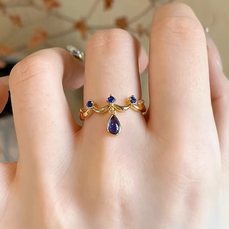 A blue teardrop ring with ancient glass craftsmanship and lace