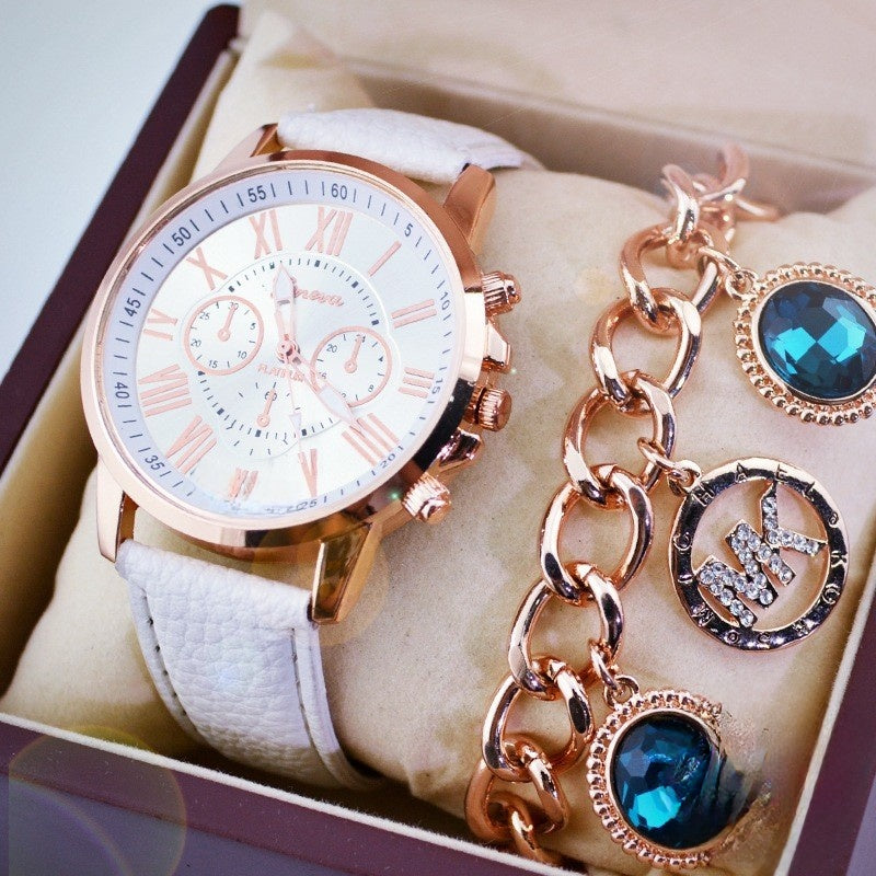A fake three-eye double-layer leather strap ladies' watch