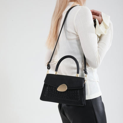 A fresh and contrasting color small square bag with crocodile pattern