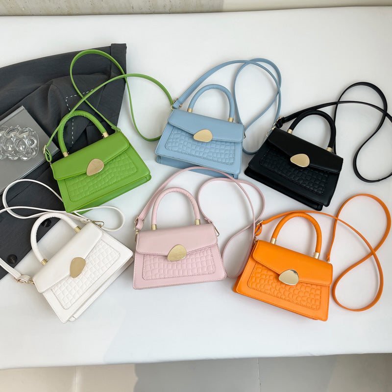 A fresh and contrasting color small square bag with crocodile pattern