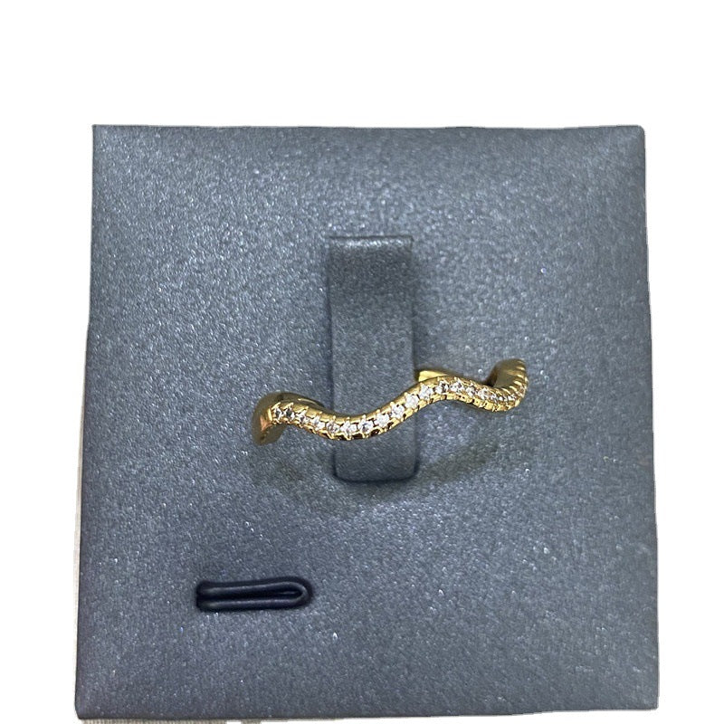 A full diamond wavy opening ring