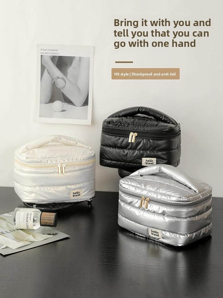 A high-end portable large-capacity toiletry bag