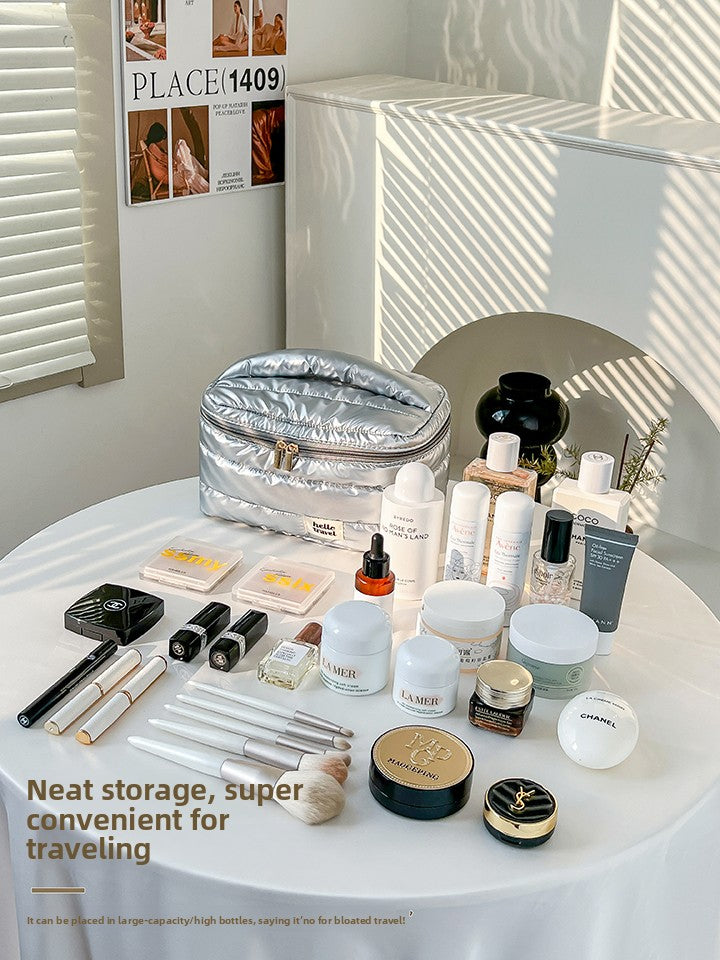 A high-end portable large-capacity toiletry bag