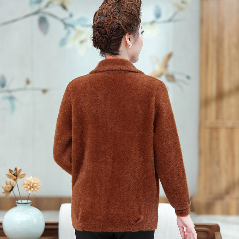 A knitted cardigan imitating mink wool for middle-aged and elderly people