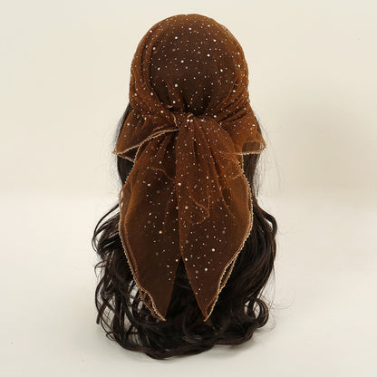 A lady's charm with a diamond 80 square scarf