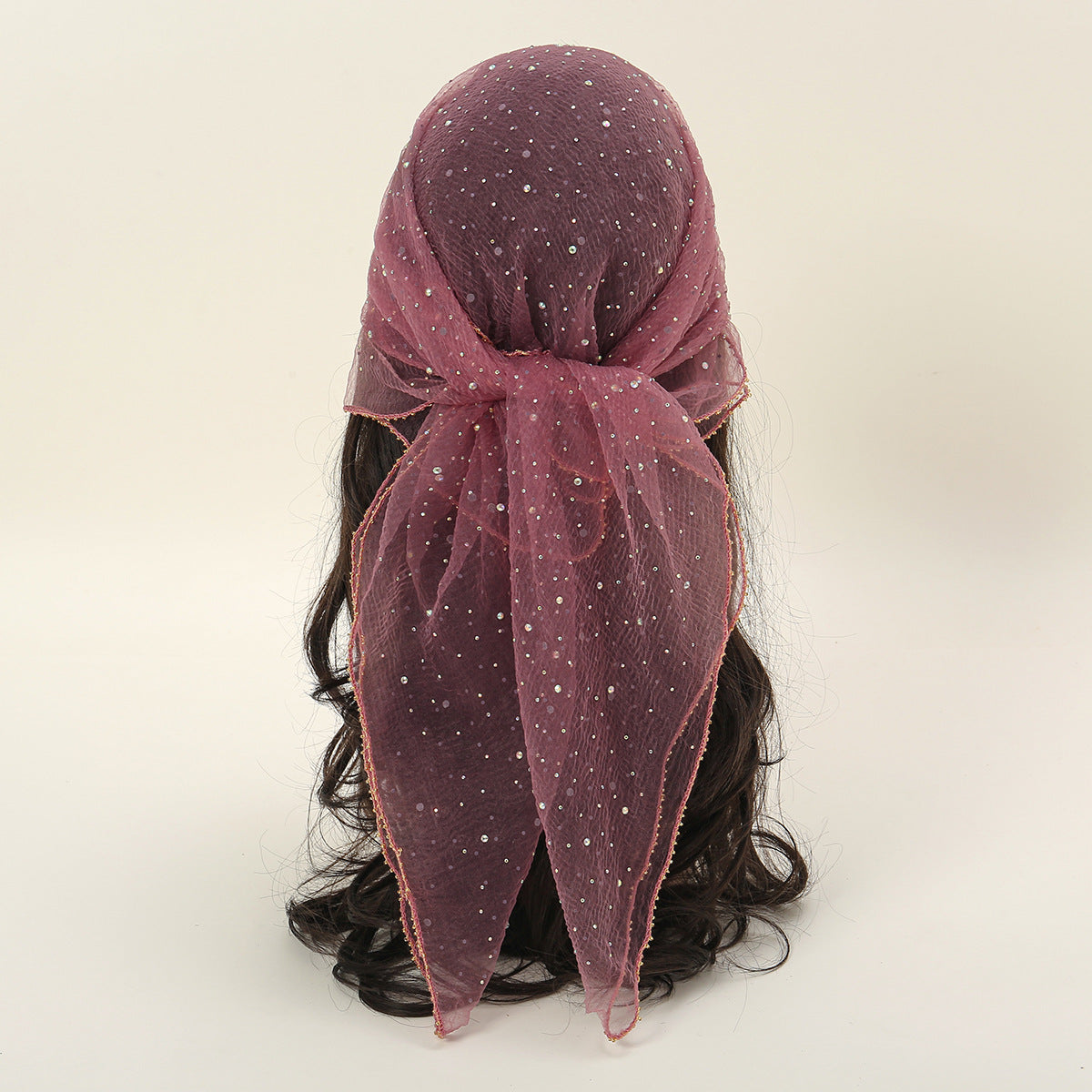 A lady's charm with a diamond 80 square scarf