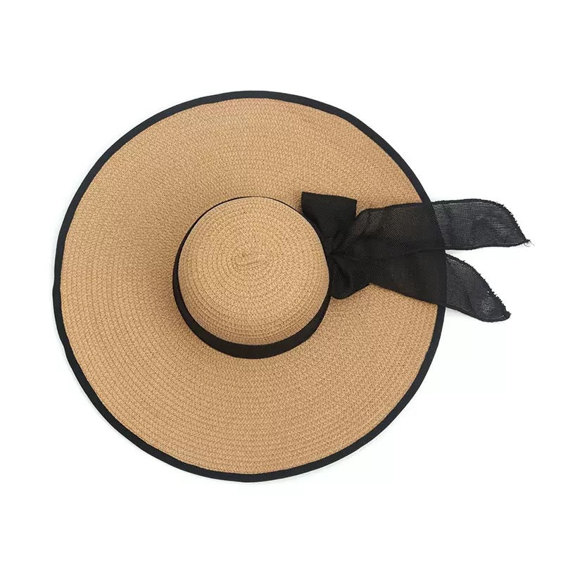 A large-brim sun hat for women's summer sun protection
